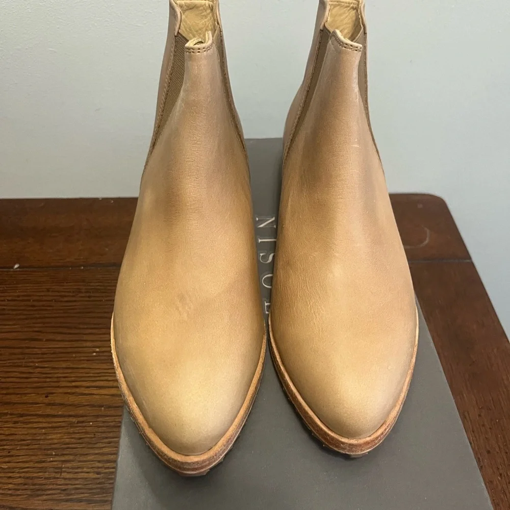 NISOLO Eva Everyday‎ Chelsea Boot in Almond Leather